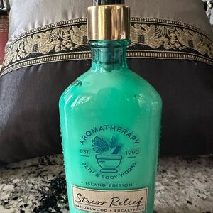 Bath & Body Works Aromatherapy Stress Relief Body Wash - Green with Gold Cap